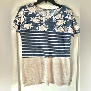 Woman’s Floral short sleeve blouse